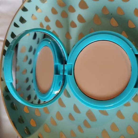 Concealer & Correction Bundle 🥳 - Picture 3 of 8